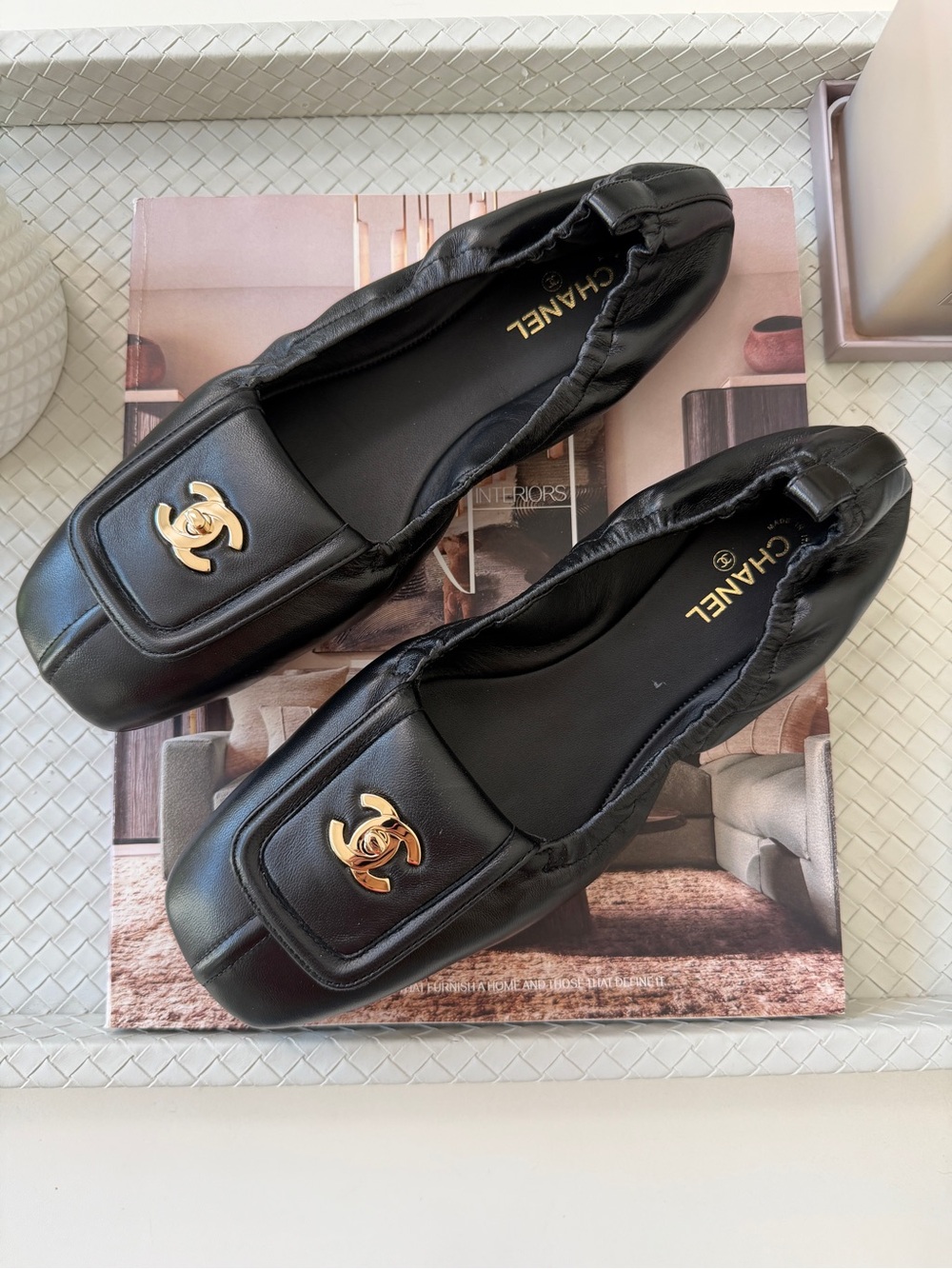 Chanel Blazy Black Lambskin Square Toe CC Logo Turn-lock Crunchy Ballet Flats - Picture 6 of 16
